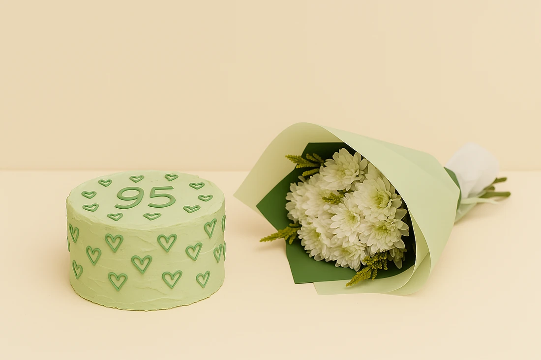 كيكة اليوم الوطني مع الورد